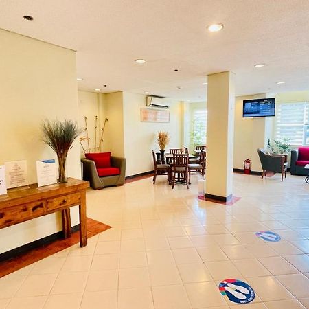 Microtel By Wyndham Tarlac Exterior foto