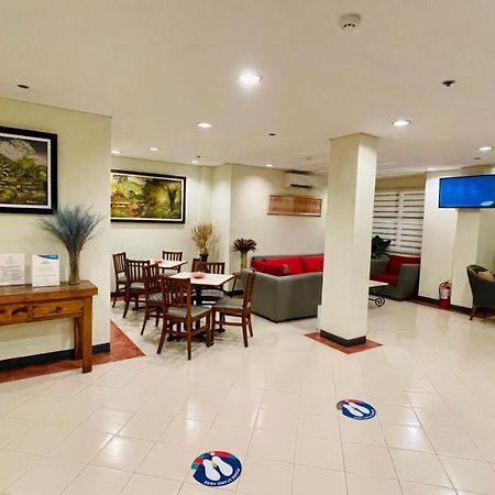 Microtel By Wyndham Tarlac Exterior foto