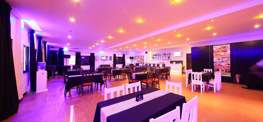 Microtel By Wyndham Tarlac Exterior foto