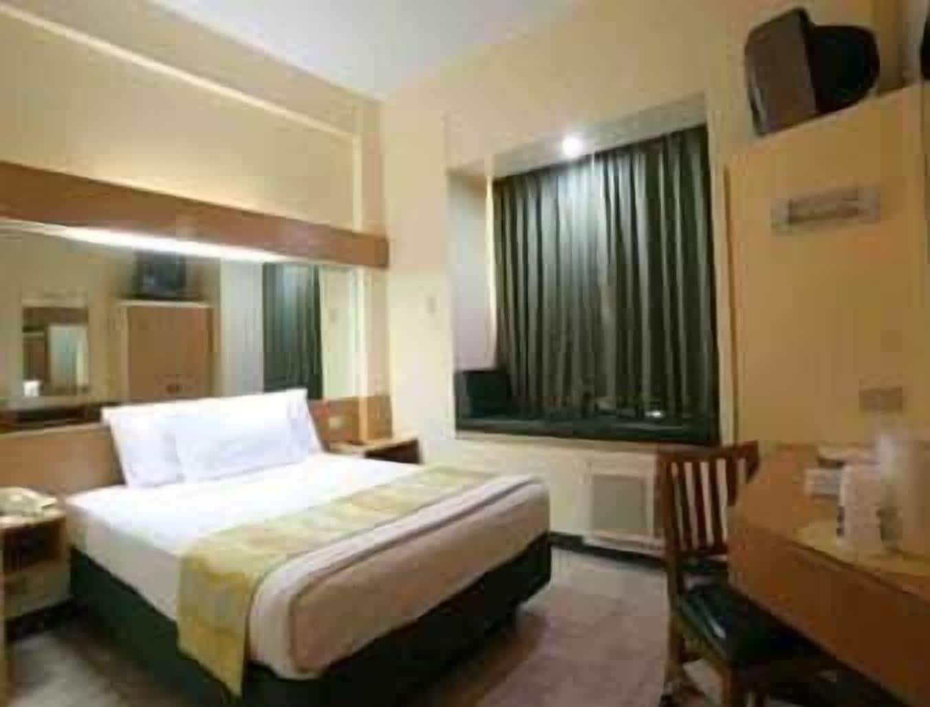 Microtel By Wyndham Tarlac Exterior foto