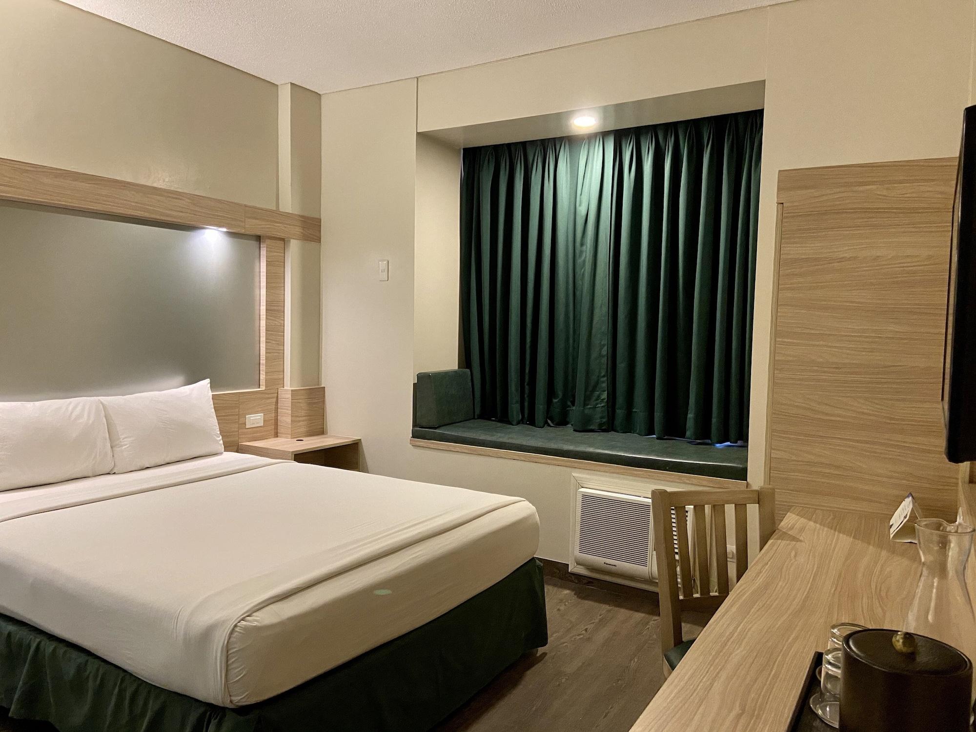 Microtel By Wyndham Tarlac Exterior foto