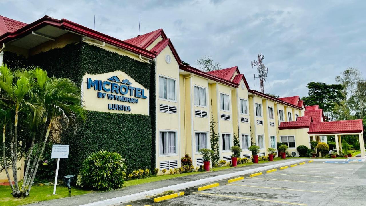 Microtel By Wyndham Tarlac Exterior foto