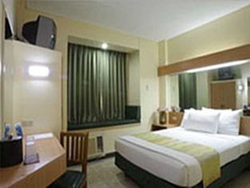 Microtel By Wyndham Tarlac Exterior foto