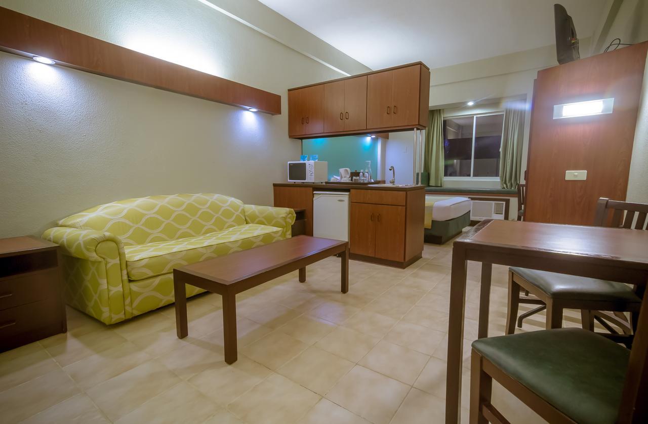 Microtel By Wyndham Tarlac Exterior foto