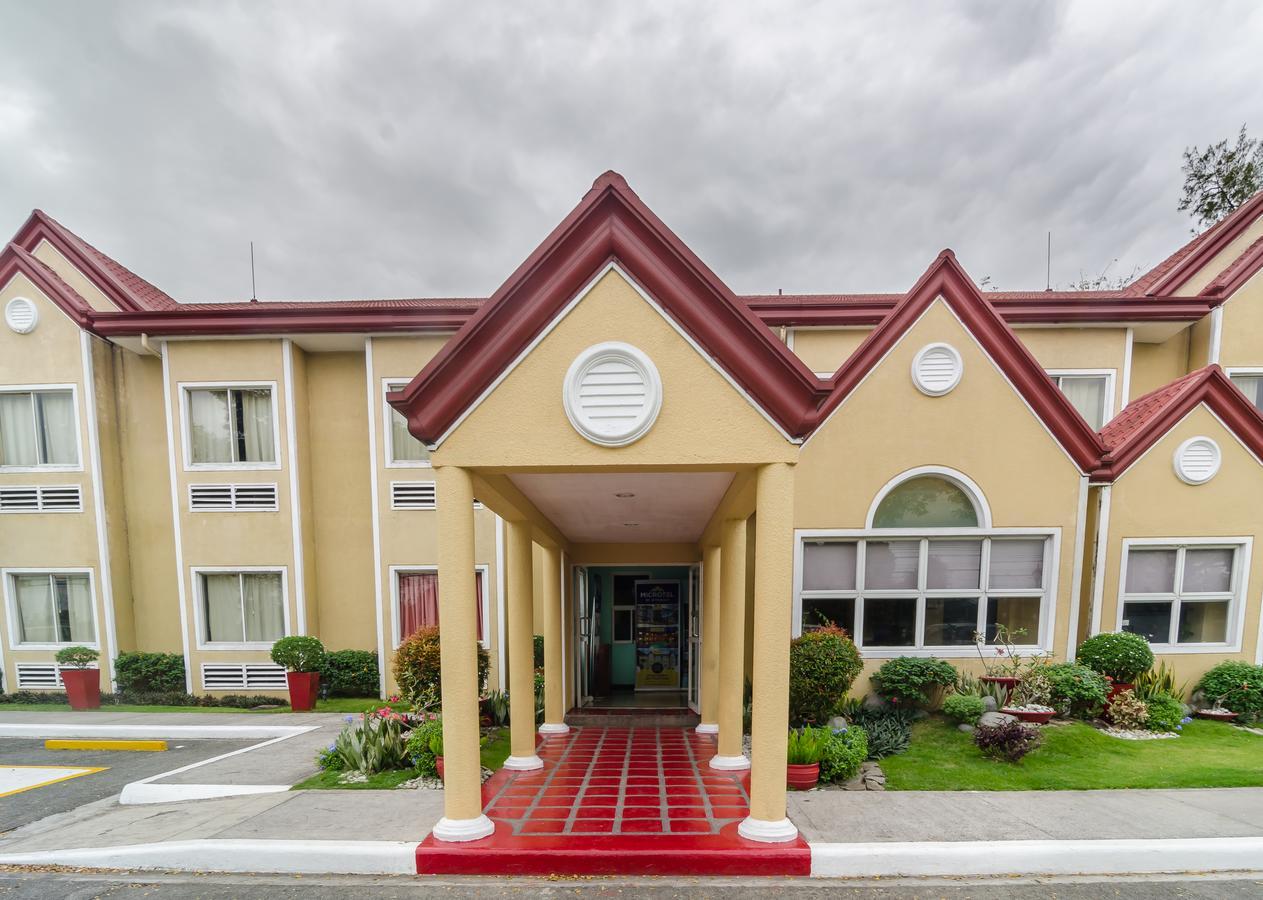 Microtel By Wyndham Tarlac Exterior foto