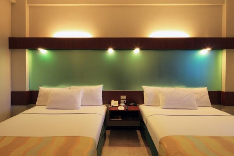 Microtel By Wyndham Tarlac Exterior foto