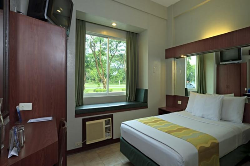 Microtel By Wyndham Tarlac Exterior foto